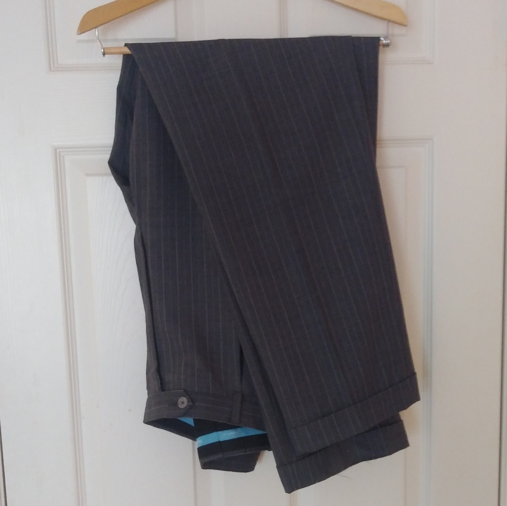 Saks Fifth Ave 2 Piece Anti-Wrinkle Grey Striped Suit 40L - Picture 3 of 10